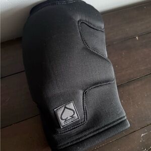 Pro-Tec IPS Knee Pad Brace Right Leg Size Large Black Compression Support